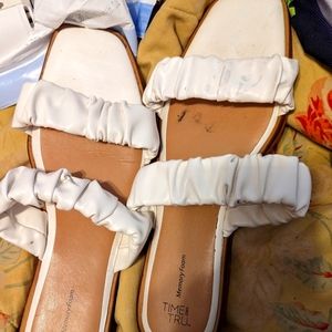 I'm selling cute dress shoes